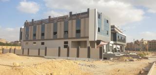 محل للايجار في مدينه الشروق في مول اسكوير 5