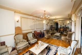 شقة للبيع 175 متر كفر عبده خطوات من كيروسيز مول