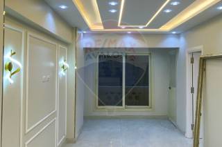 شقة للبيع 135 متر سابا باشا خطوات من البحر