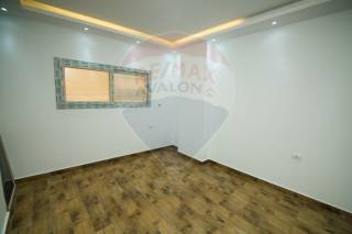 شقة مرخصة للبيع 210 متر جليم خطوات من البحر