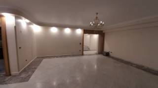 شقة للإيجار في الدقي 240م في شارع المساحة الرئيسي