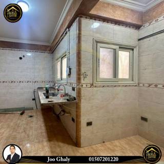 شقة للبيع 230 متر لوران شارع أبوقير مباشرة