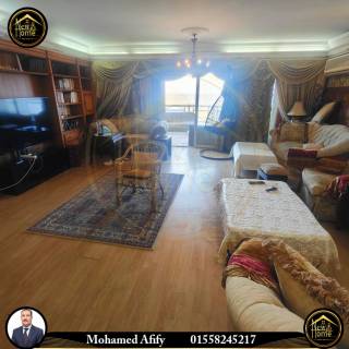 شقة للبيع 225 متر كامب شيزار على البحر مباشرة