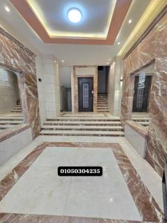 شقة 135م رخصة خطوات من بوابة توشكا من المالك مباشر