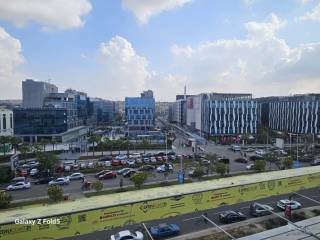 عيادة للبيع بمول تجاري بالشيخ زايد