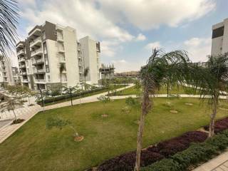 للايجار في مدينتي شقه 4 غرف في B10