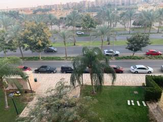 شقه ايجار 320 متر في مدينتي مباشر امام النادي