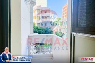 مكتب إدارى 150 متر للبيع شارع ادمون فريمون سموحه