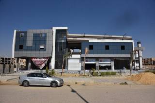 محل للايجارفي مدينه الشروق في مول اسكوير 5ب 12240