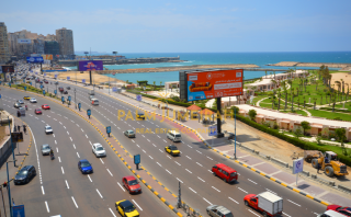 شقه للبيع 170م سان ستيفانو على البحر مباشرة