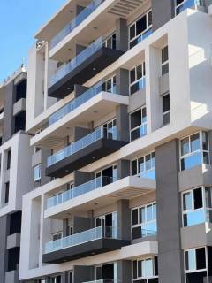 شقه 185م استلام فوري في اول كمبوند رياضي