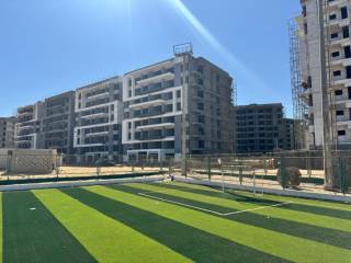 شقه 153 متر للبيع في اول كمبوند رياضي في العاصمة ا