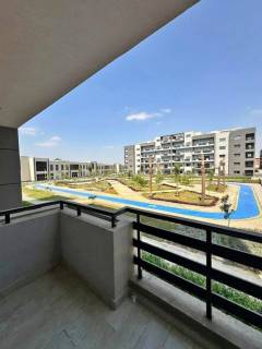 شقه للبيع استلام فوري في كمبوند استودا شيراتون