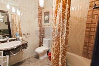 شقة للايجار المفروش 210م لوران تاني نمرة من البحر