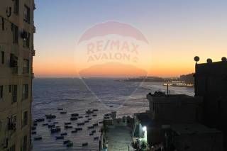 شقة للايجار المفروش 110 متر ميامي تاني نمره من البحر