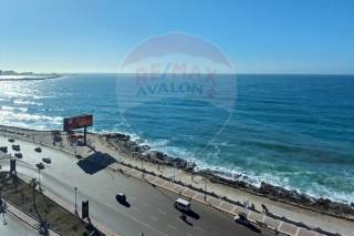 شقة للبيع 190 متر كامب شيزار علي البحر مباشرة