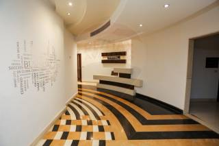 مقر اداري للايجار 65 متر لوران علي الترام مباشر