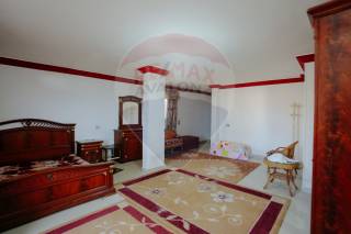 شقة للبيع 500 متر سبورتنج علي البحر مباشرة