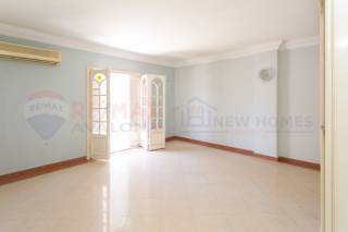 شقة للبيع 330 متر لوران متفرع من ش الاقبال