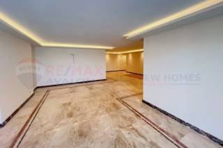 شقة للايجار 265 متر الشاطبي علي البحر مباشرة