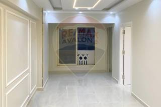 شقه للبيع 135م سابا باشا خطوات من البحر