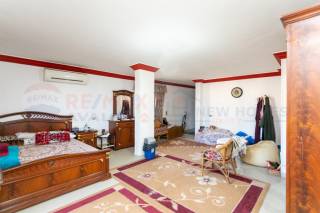 شقة للبيع 500 متر سبورتنج علي البحر مباشرة