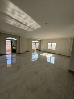 شقه للايجار في 6اكتوبر خلف نادي الصيد مباشره