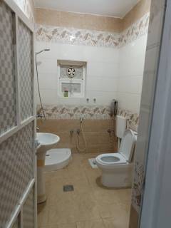 شقه تمليك مع حوش للبيع في ارقى الاحياء بيت بوس