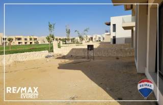 فيلا مستقلة للبيع بموقع مميز في أو ويست