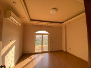 للشركات والعيادات شقة ايجار جديد 145م مكرم عبيد