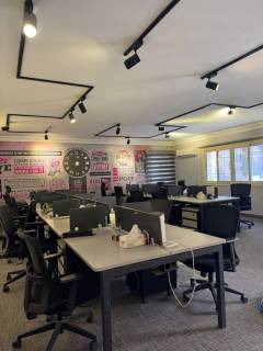 للشركات الكبرى مقر ادارى 300م بالملتقى العربى