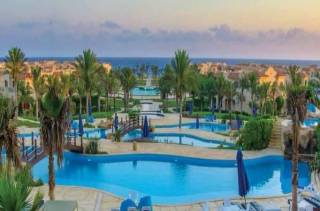 شاليه متشطب استلام فورى فيو حمام سباحة فى لافيستا