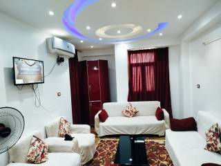 شقه بأسوان للبيع موقع مميز