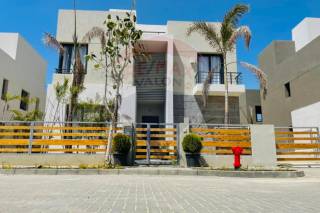 فيلا فاخرة للبيع بكومباوند بالم هيلز إسكندرية