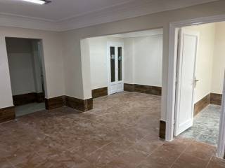 مكتب غرفتين وحمام دور ارضي وجهه بالقرب من المساحه