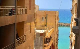 شقه للبيع 150م السرايا خطوات من البحر