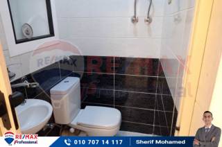 شقة ادراي للايجار 65 متر محطة الرمل خطوات من الترام