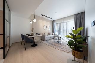 شقه لقطه للبيع ارضي بجاردن متشطبة في التجمع السادس