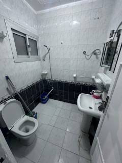 شقه مفروشه ايجار سنوي معموره الشاطئ بها انترنت