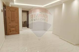 شقة إداري للإيجار 75 متر سابا باشا علي الترام مباشرة