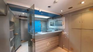 محل للبيع في الزمالك 20م في شارع رئيسي في أميز موقع