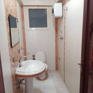 للبيع شقة ابراج الكنال الداخلي متوضبة