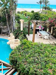 قصر اول صف بحر بحمام سباحه مارينا 5