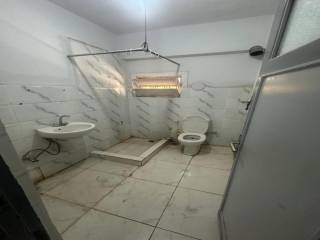 مكتب للايجار في شيراتون 250 متر الدور الارضي بمدخل