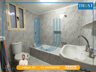 شقة 120م للبيع محرم بك شارع المعزالسعر 1700000 مليون