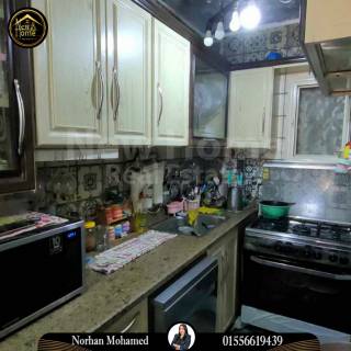 شقة للبيع 100 متر سموحة خلف شارع زكى رجب