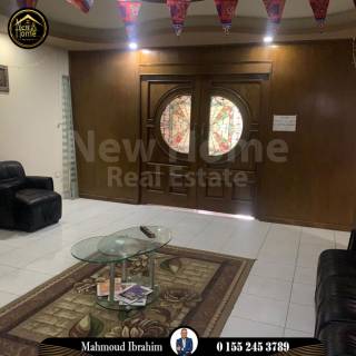 بجولد سيتى مصطفى كامل شقه اول بلكونه تصلح عياده مكتب م