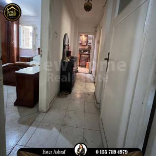 شقة للبيع 100 متر سبورتنج على البحر مباشرة