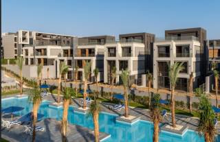 شقة بجاردن 330م استلام فورى ف الباتيو كازا الشروق