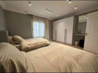 شقة متشطبة بالتكيفات استلام فورى 150 متر بمنطقة R7